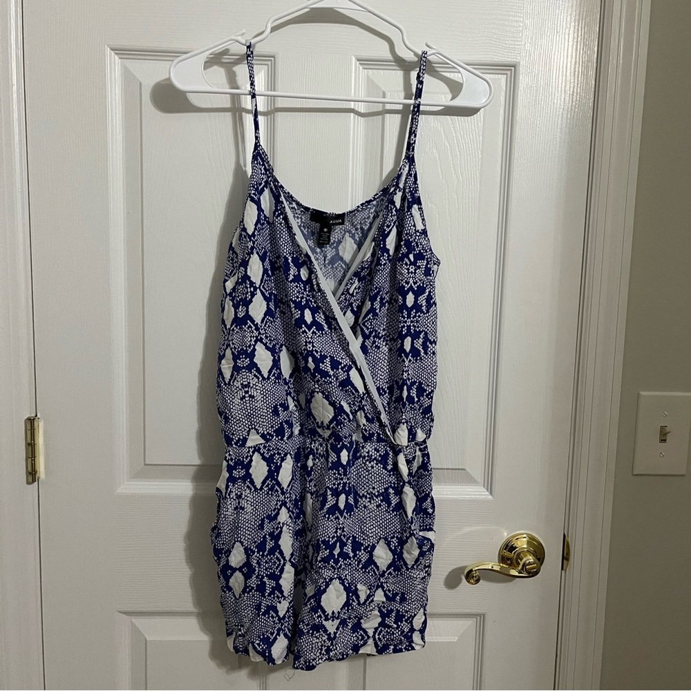 Aqua by Bloomingdales Blue and White Pattern Romper New with Tags Sz M